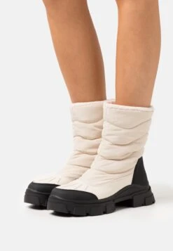 Snowboots- Off-White